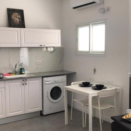 Isramax Low-Cost Apartment Near The Sea. Bat Yam Exterior foto