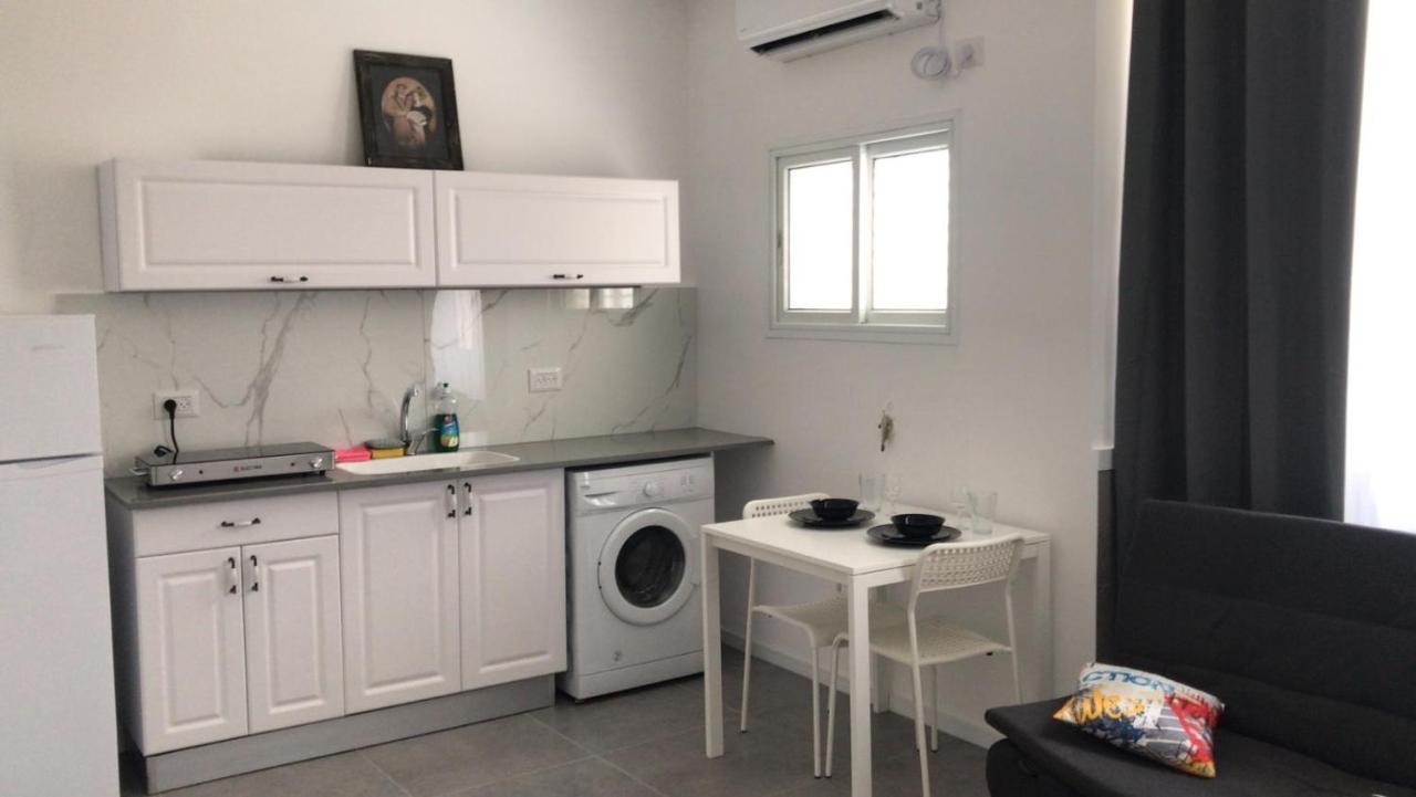 Isramax Low-Cost Apartment Near The Sea. Bat Yam Exterior foto