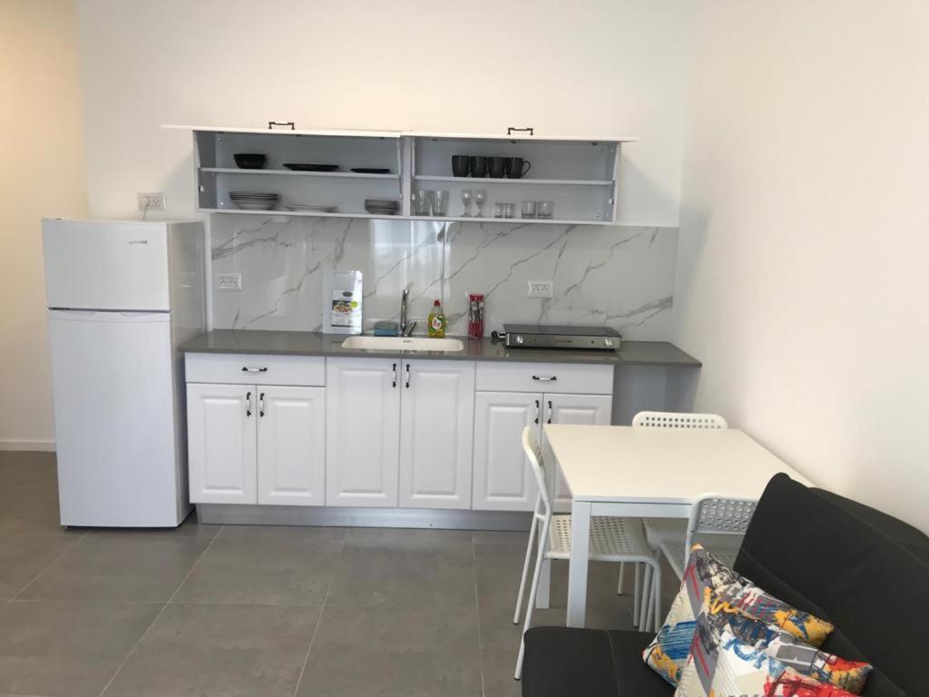 Isramax Low-Cost Apartment Near The Sea. Bat Yam Exterior foto