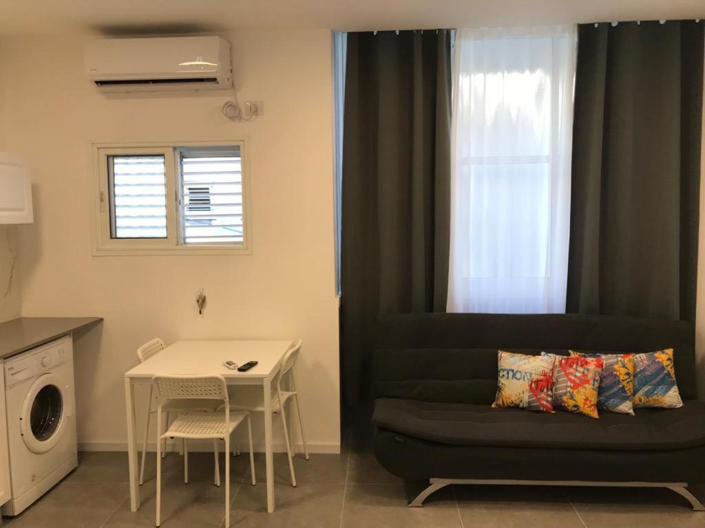 Isramax Low-Cost Apartment Near The Sea. Bat Yam Exterior foto