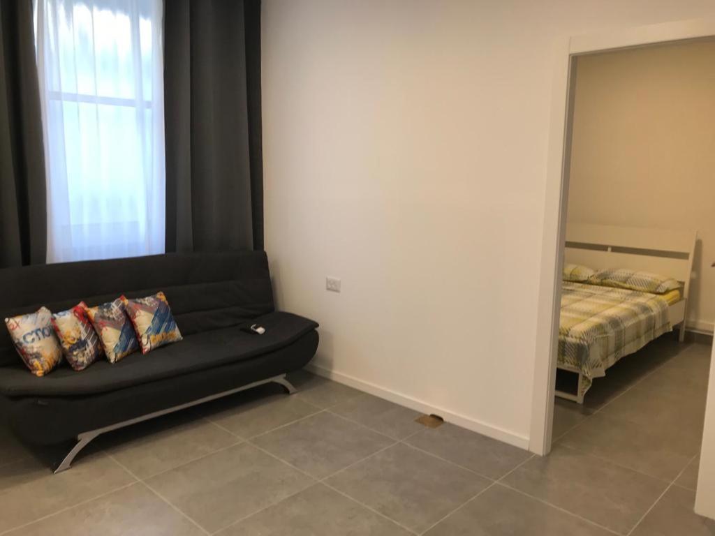 Isramax Low-Cost Apartment Near The Sea. Bat Yam Exterior foto